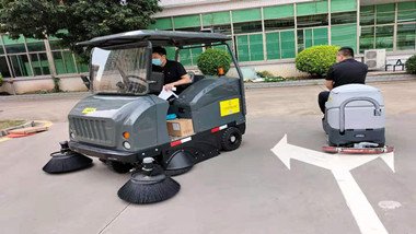 提升清洁效率，，，驾驶式扫地车来袭！！